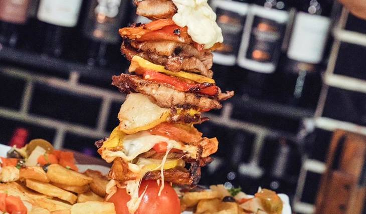 Las milanesas gigantes y las tortillas babé están de moda: Arranca la Semana de los Bodegones con descuentos y mapa de bodegones porteños