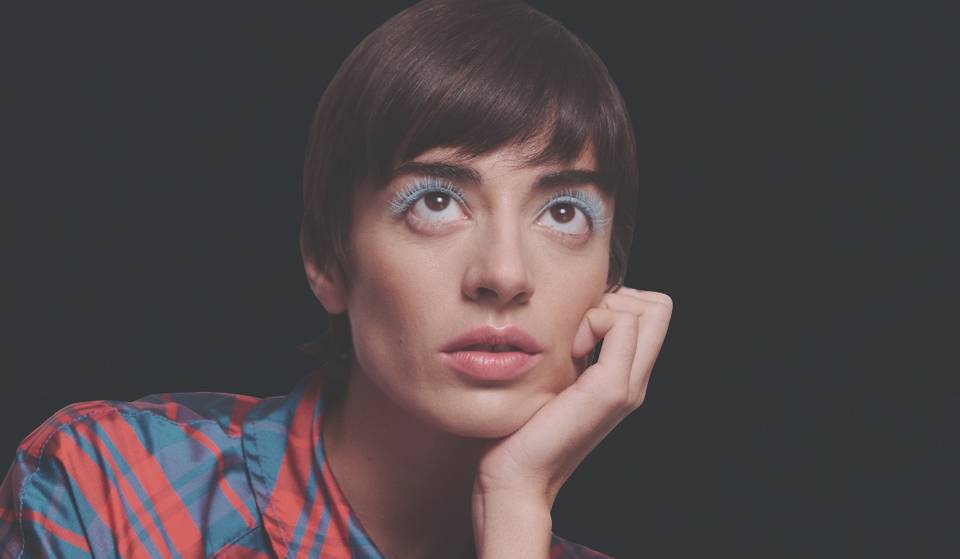 Descubrí la magia de la música de Zoe Gotusso en este ciclo de conciertos íntimos en el Teatro Xirgú