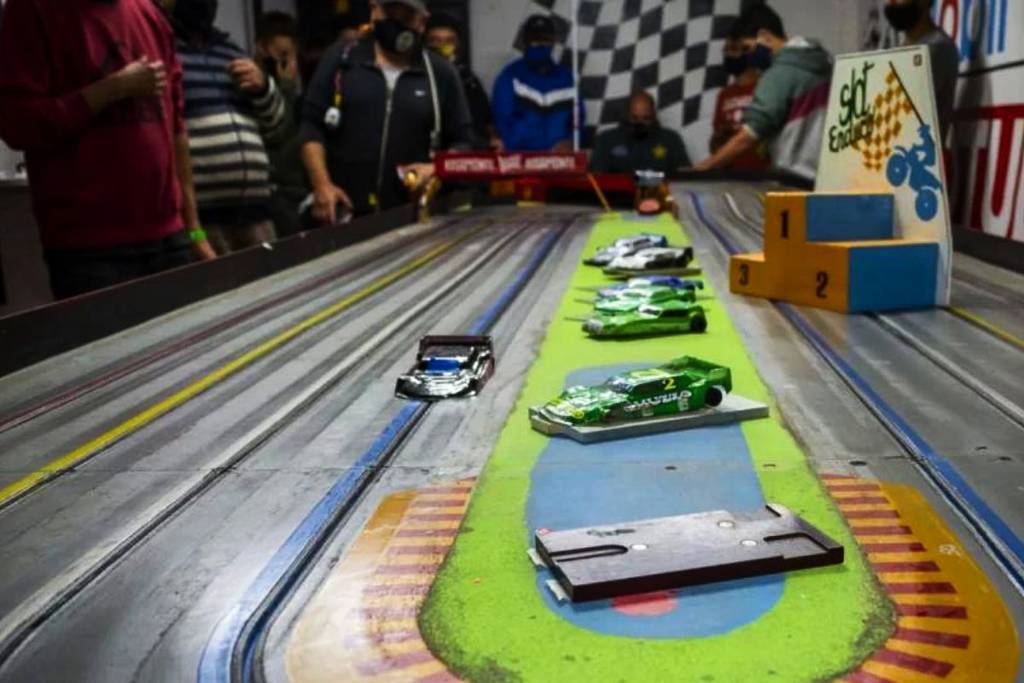 hidden scalextric track Buenos Aires