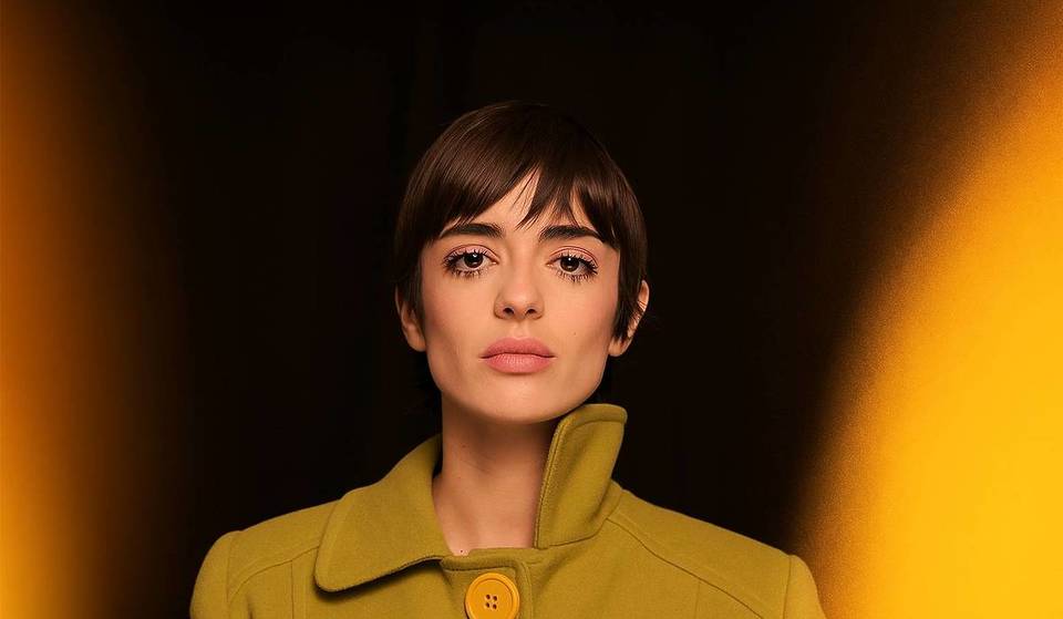 This is the concert of Zoe Gotusso at the Margarita Xirgu Theater in Buenos Aires: by candlelight and with limited seating capacity