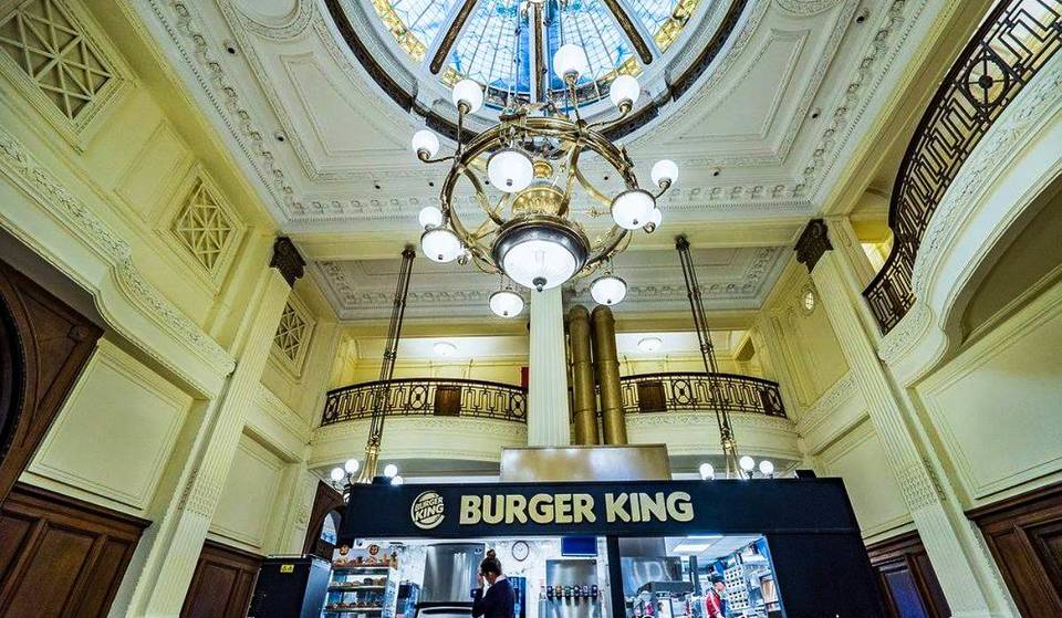 El Burger King más elegante del mundo está en Buenos Aires: Dónde comer un Combo como en el siglo XIX con vista a la Torre Monumental