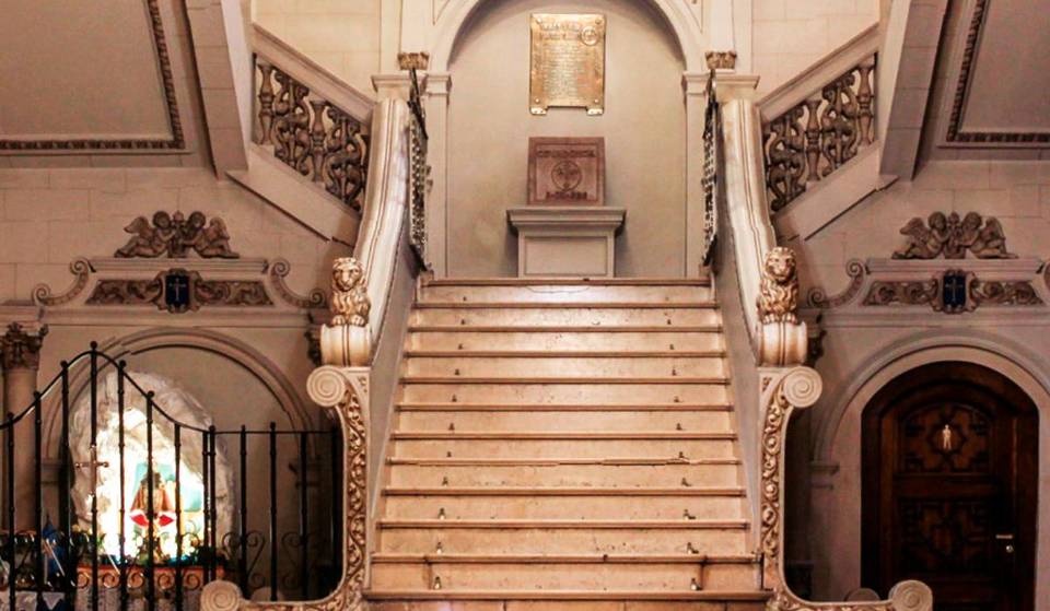 El palacio de Buenos Aires inspirado en la Universidad de Salamanca con restaurante y conciertos a la luz de las velas
