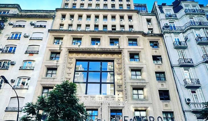 La Casa del Teatro abre sus puertas con visitas guiadas: Su historia y la boutique donde comprar ropa de actores famosos