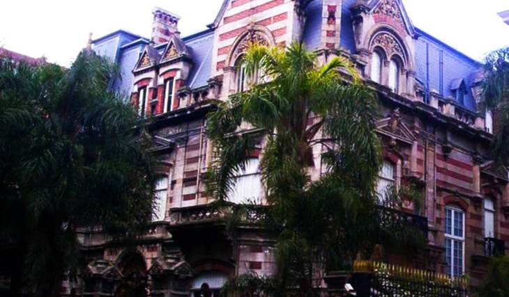Así es la Casa Fantasma de Recoleta, el Palacio más grande del siglo XIX con un jardín de Carlos Thays que cuesta millones mantener y no vas a visitar nunca