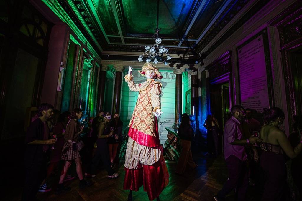 Esta mansión de 1908 en Buenos Aires abre sus puerta para una noche de  degustaciones, música en vivo y arte