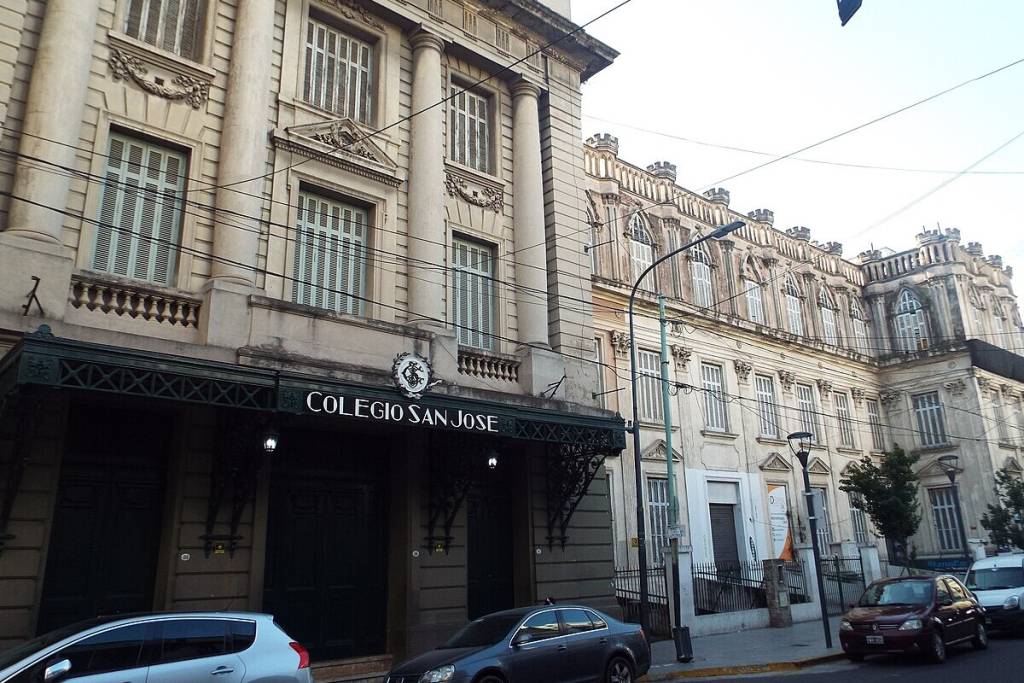 No es el Teatro Colón pero se le parece mucho: el impresionante auditorio que pocos conocen en Buenos Aires con tributos a Linkin Park o Michael Jackson