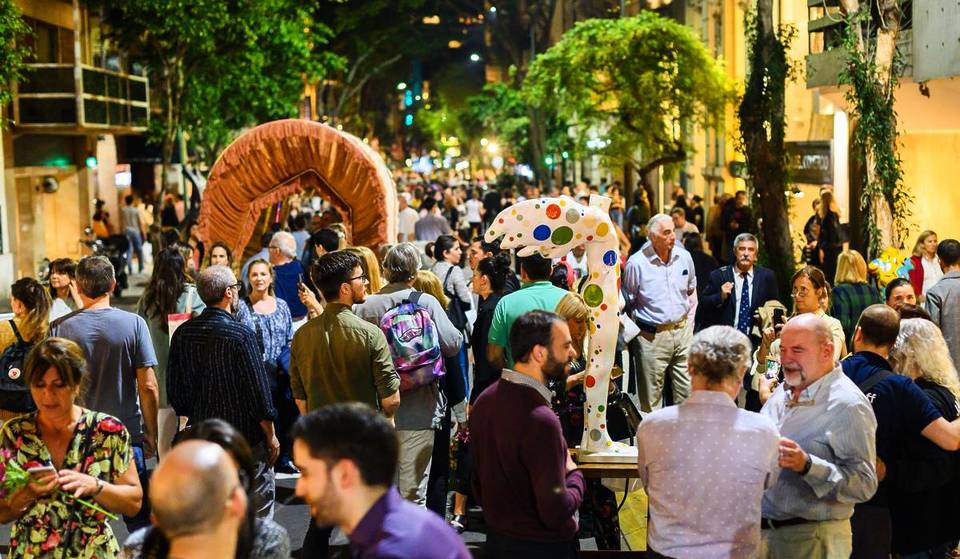 La Noche del Diseño en Buenos Aires: una alfombra gigante que sale del suelo, un gran hotel intervenido y performances al aire libre en el Distrito del Diseño