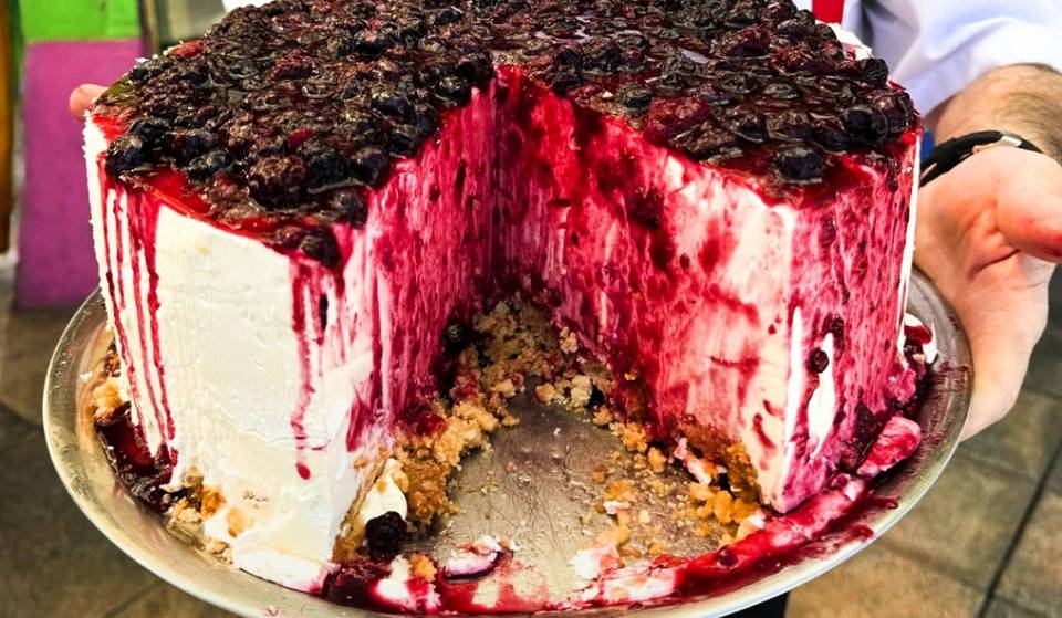 Alfajores de 13 kilos, tortas de una tonelada y hasta un sandwich de 50 metros: Así es el bodegón de porciones XXL de Buenos Aires