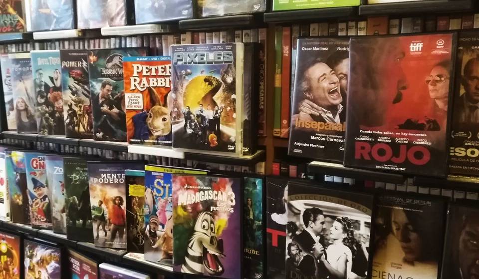 ¿Vivir sin Netflix? Así es el videoclub de Palermo con VHS, DVD, cafetería de especialidad y noches temáticas cinéfilas