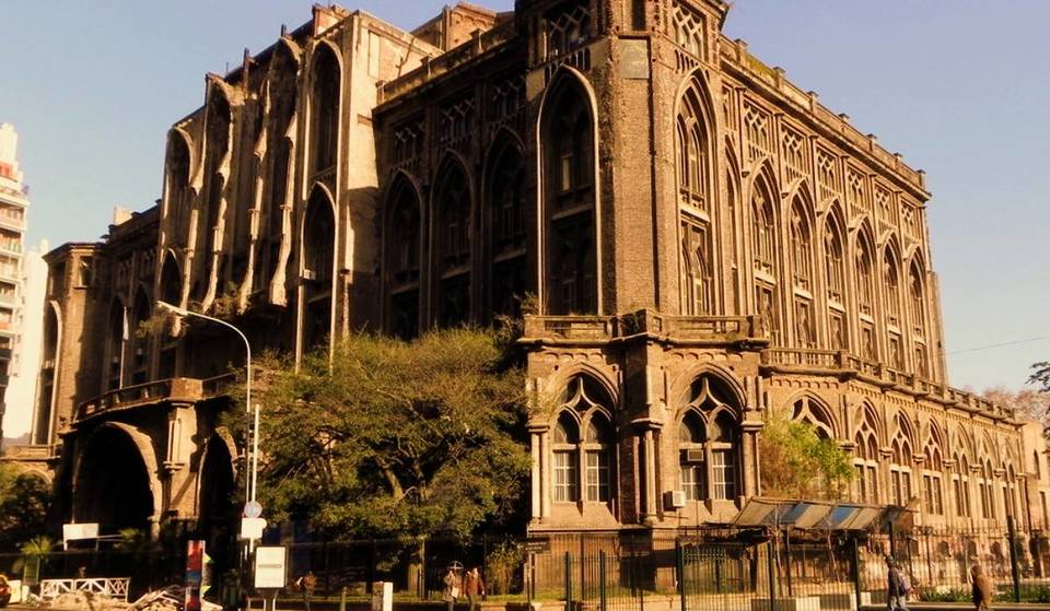 Una Catedral Neogótica en Buenos Aires esconde un Museo y un Péndulo que muestra el movimiento de la Tierra
