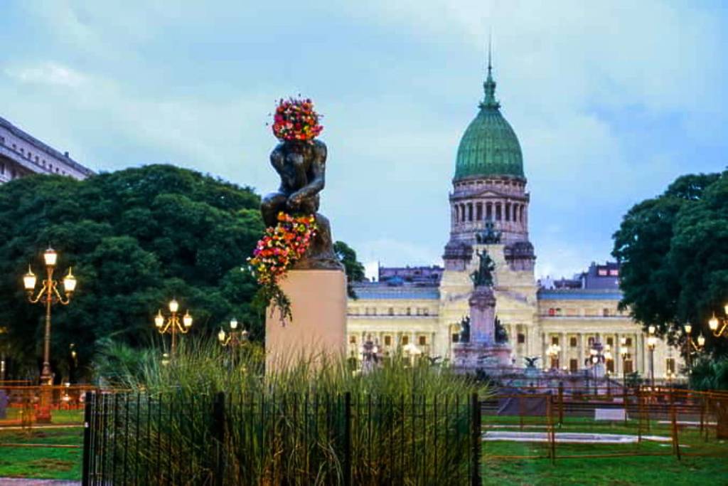 night of statues under the stars