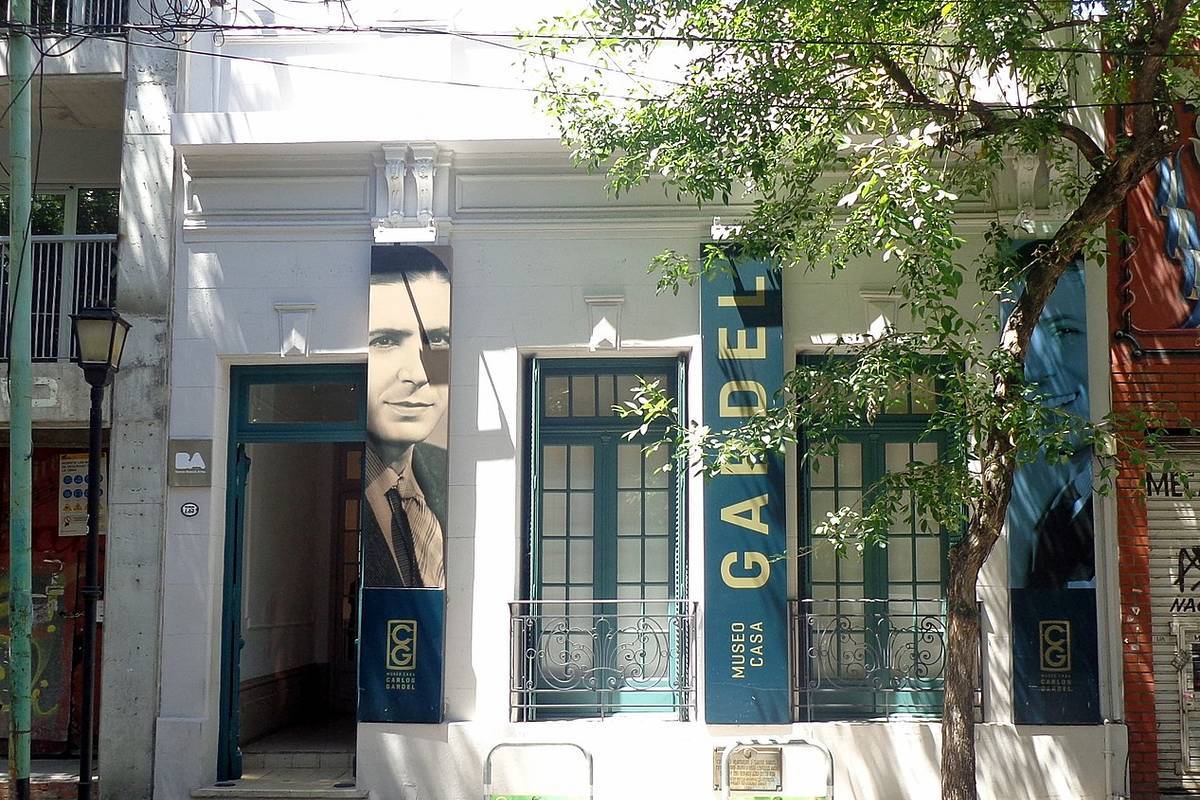 Entrada del Museo Casa Carlos Gardel en el barrio del Abasto