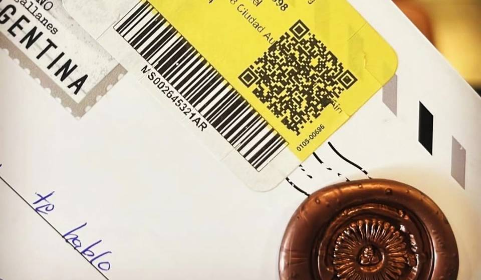 Buenos Aires tiene el Primer Café Postal de Argentina: Escribí una carta, ponele sello de cera y enviala mientras tomás un buen café