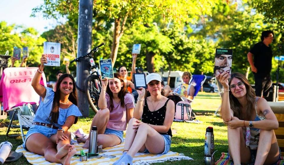 Lectura Masiva en Buenos Aires en la Terraza de un Edificio Histórico: Suelta y canje de libros y un atardecer leyendo ¡Lleva tu libro!