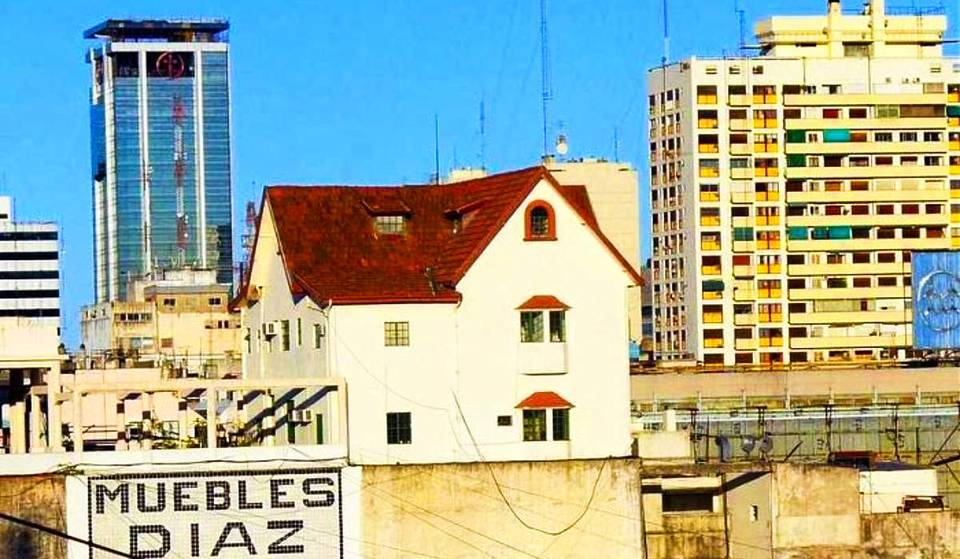 El Chalet Diaz, la casita en el techo del edificio frente al Obelisco, está a la venta: Cómo es la famosa casa y cuánto cuesta