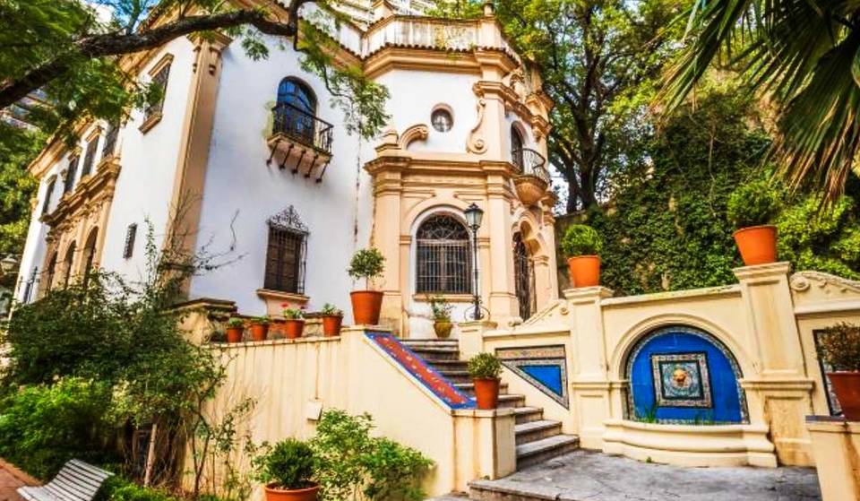 Descubrí este museo de arte escondido en un palacio colonial de Buenos Aires con estas visitas guiadas por sus jardines y sus salones