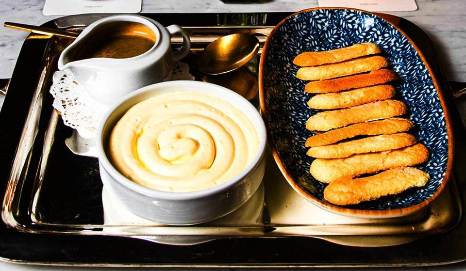 Así es el Restaurante de Buenos Aires que prepara un plato inspirado en un Duque Inglés y el Tiramisú por pasos en tu mesa
