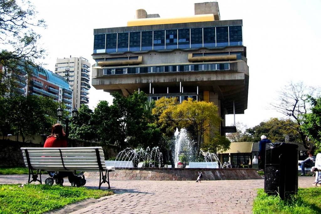 lectura aire libre borges plaza buenos aires