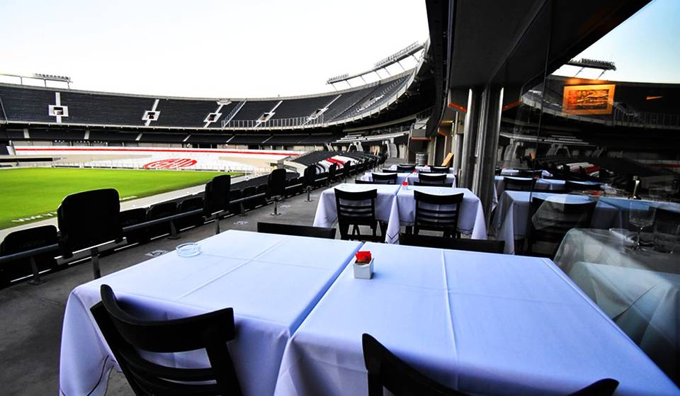 Cómo es comer con vistas a la Cancha de River: Así es 1901, el restaurante en el Estadio Monumental que combina gastronomía e historia futbolera