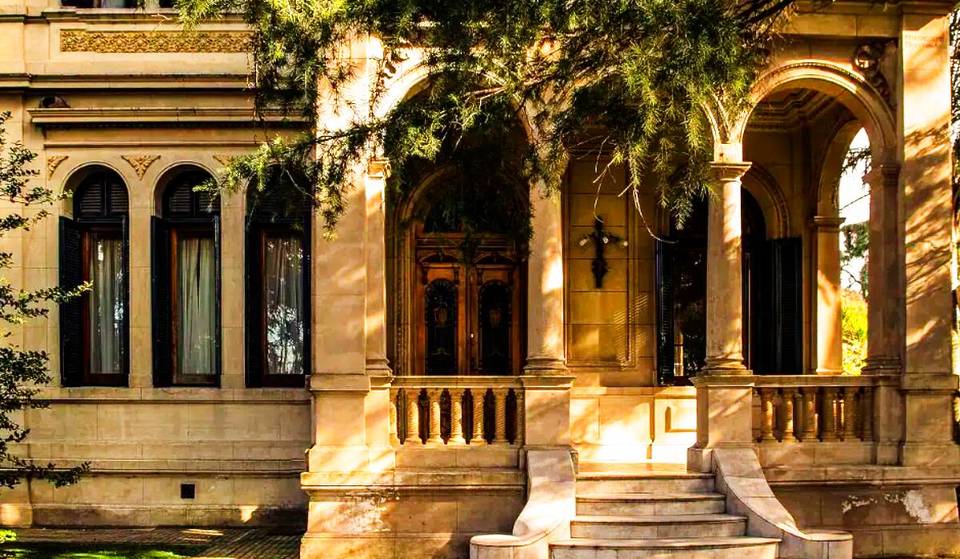 Esta Mansión Renacentista Italiana a 1 hora de Buenos Aires te espera con Té con Ópera y Cenas Especiales en sus Salones y Jardines