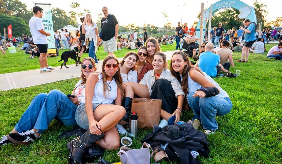 Un festival al aire libre en Parque Thays celebra la llegada del Otoño con comida y música hasta la madrugada