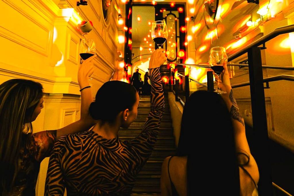 Vino, arte y música en un palacio porteño: Una nueva edición de las Fiestas Convinart este mes en Buenos Aires