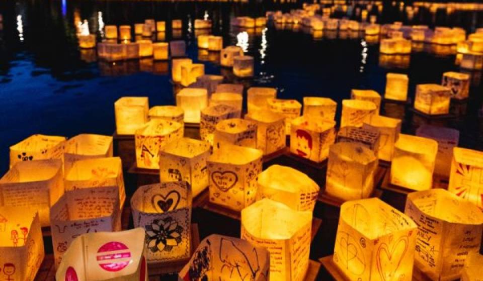 Cómo conseguir entradas para el Water Lantern Festival, el festival de faroles flotantes que transforma Buenos Aires en una playa de Tailandia