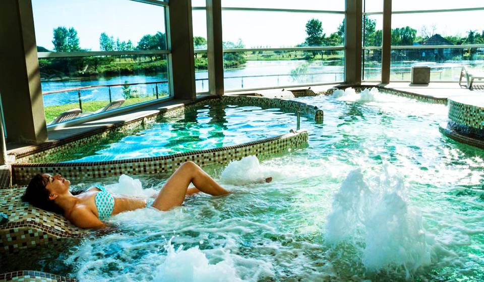 Dream cabins and total relaxation: details of the hot spring village surrounded by forest, 300 km from Buenos Aires