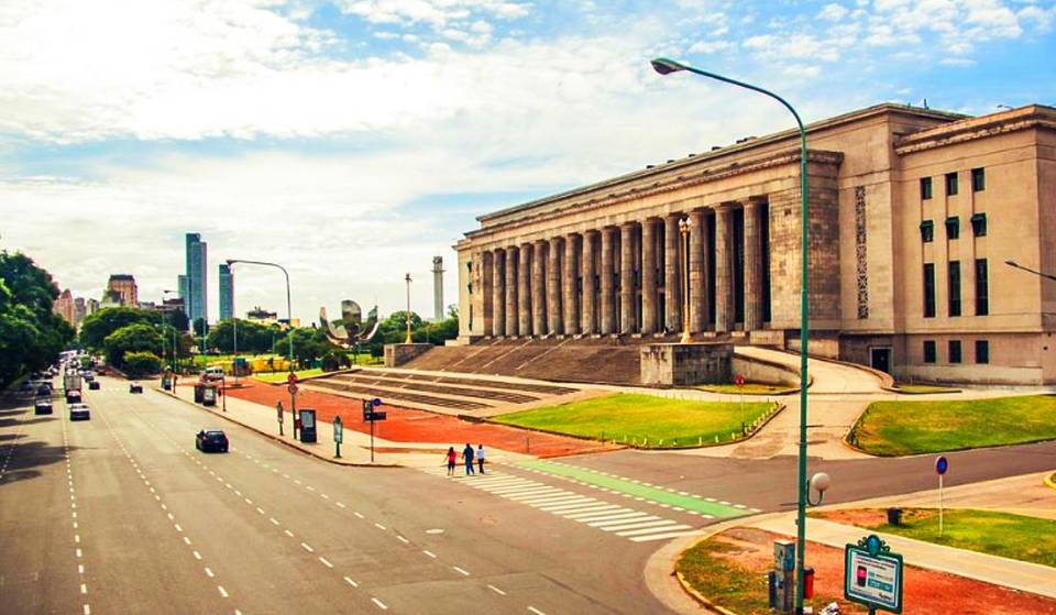 La joya oculta de Recoleta donde podés practicar buceo y natación entre obras de arte aunque no seas alumno de la UBA