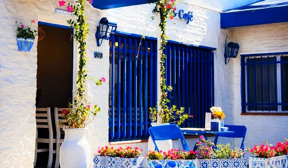 It looks like a Greek island but it’s in Buenos Aires: the Mamma Mia-inspired café hidden in the neighborhood of a thousand little houses