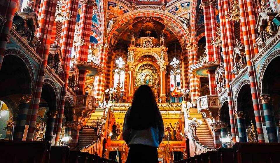 Un Templo Neogótico de Buenos Aires alberga una Feria de Invierno en Julio: Ropa, Muebles y Bazar en esta Basílica imponente de Almagro