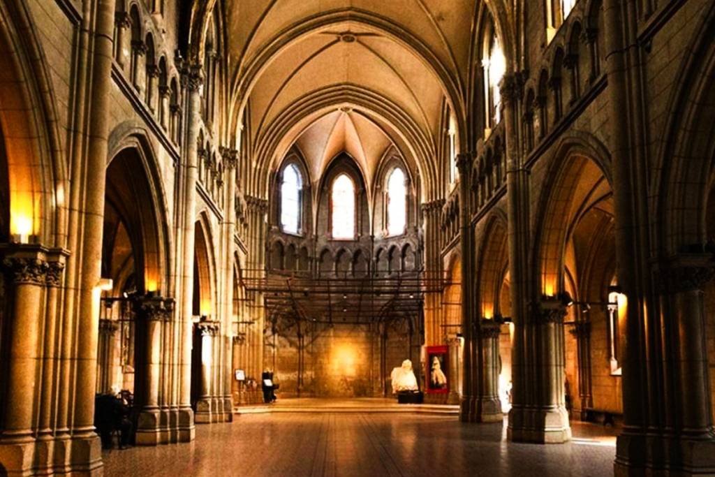 cine en un templo neogotico en buenos aires