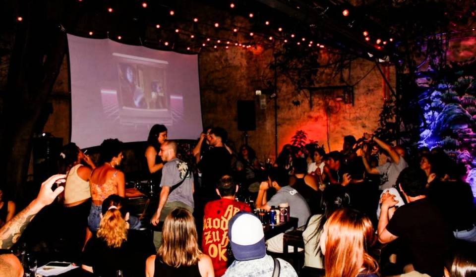 El Karaoke sin Música que se agota siempre: Un karaoke de películas con Pantalla Gigante en CABA donde Vos haces el doblaje de tus Escenas Favoritas