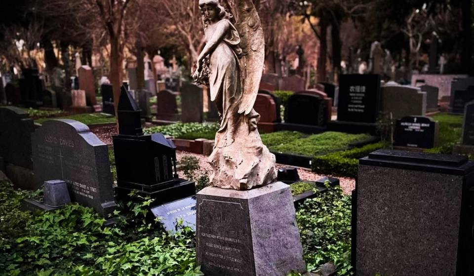 Hamlet, Macbeth, Rey Lear: Shakespeare revive en el Cementerio Británico de Buenos Aires en una obra teatral entre tumbas al anochecer
