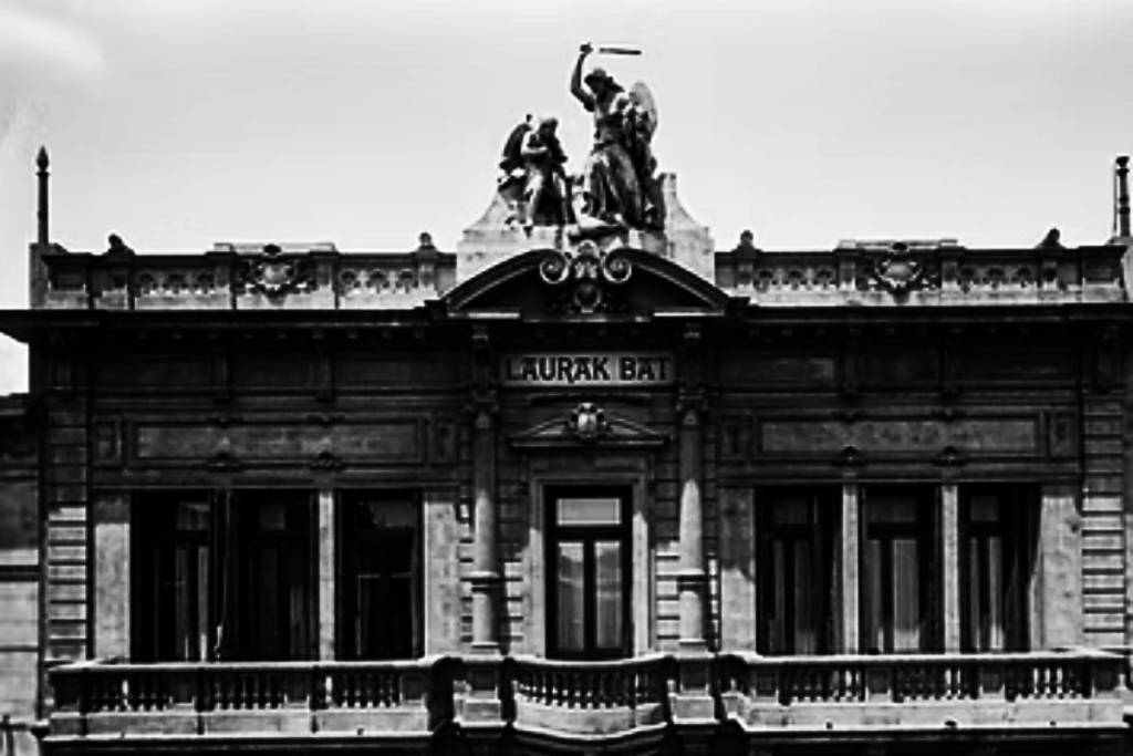 guided tour of the Tree of Guernica in Buenos Aires