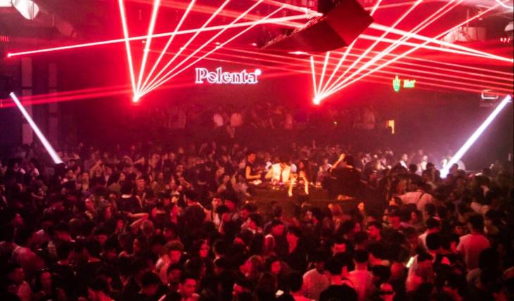 Reggaeton, láser y churros a las 4 AM: Así es la fiesta que llegó a Nueva York y vuelve Buenos Aires este fin de semana