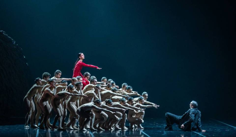 Solo este domingo: el Teatro Colón transmite gratis el gran cierre de su ballet inspirado en Borges, con música de Santaolalla y voz de Ricardo Darín