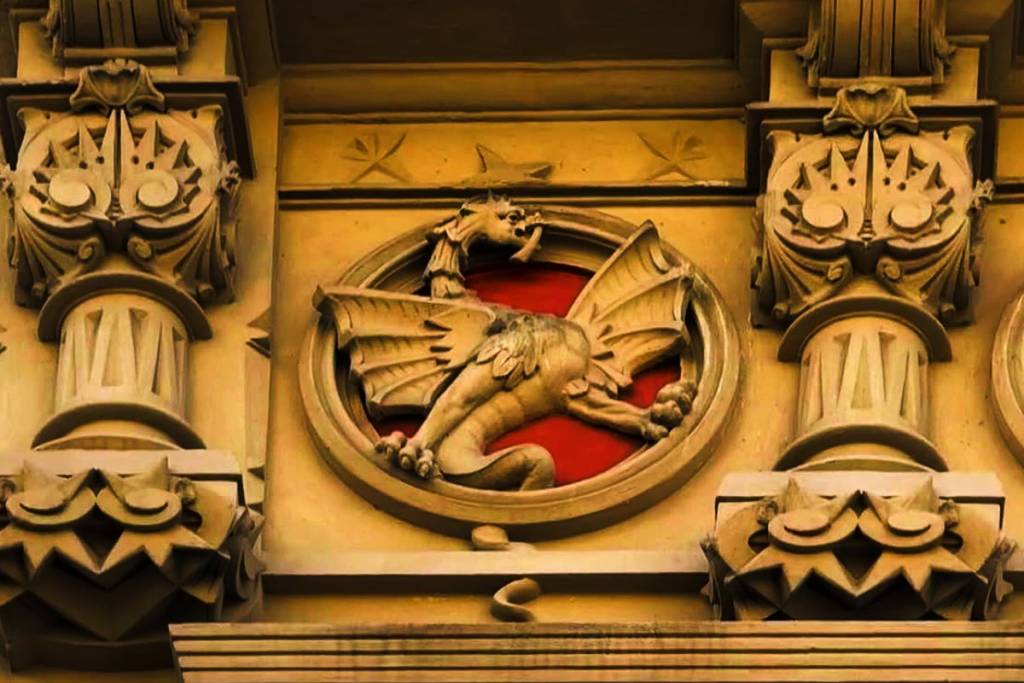 La custodian 8 dragones y está en San Telmo: Cómo visitar la Casa de los Dragones de Buenos Aires en Octubre