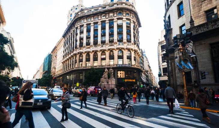 El Casco Histórico y el Subte «in English»: cómo es el plan para volver bilingüe el centro de Buenos Aires