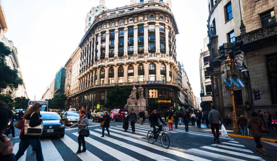 El Casco Histórico y el Subte «in English»: cómo es el plan para volver bilingüe el centro de Buenos Aires