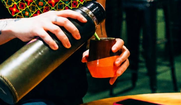 Catas de yerba de autor, tragos con mate y un mega patio matero: Así es la Feria dedicada al Mate en La Rural