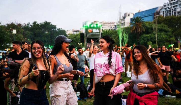 Más de 20 Food Trucks, Djs y música en vivo hasta el atardecer se reúnen en el parque de la Floralis Generica este fin de semana