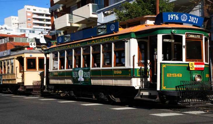 En 1897, el primer tranvía eléctrico recorrió las calles de Buenos Aires, más de 120 años después, el Tramway Histórico de Caballito mantiene vivo su traqueteo cada fin de semana