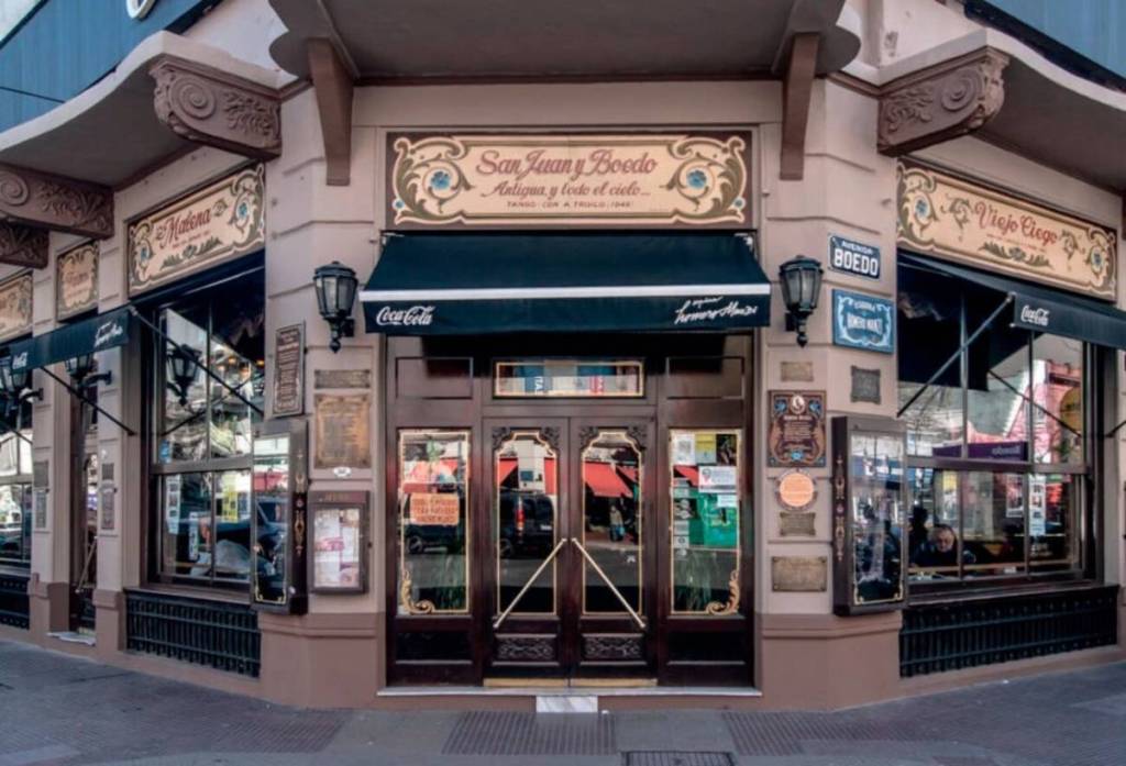 Fachada histórica de la Esquina Homero Manzi