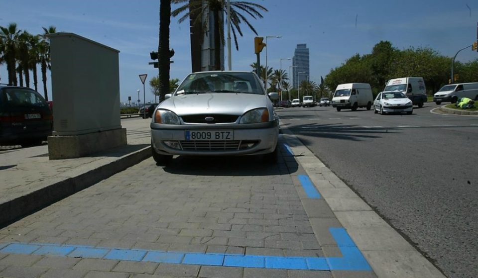 Barcelona sube las tasas de aparcamiento en los días con más contaminación