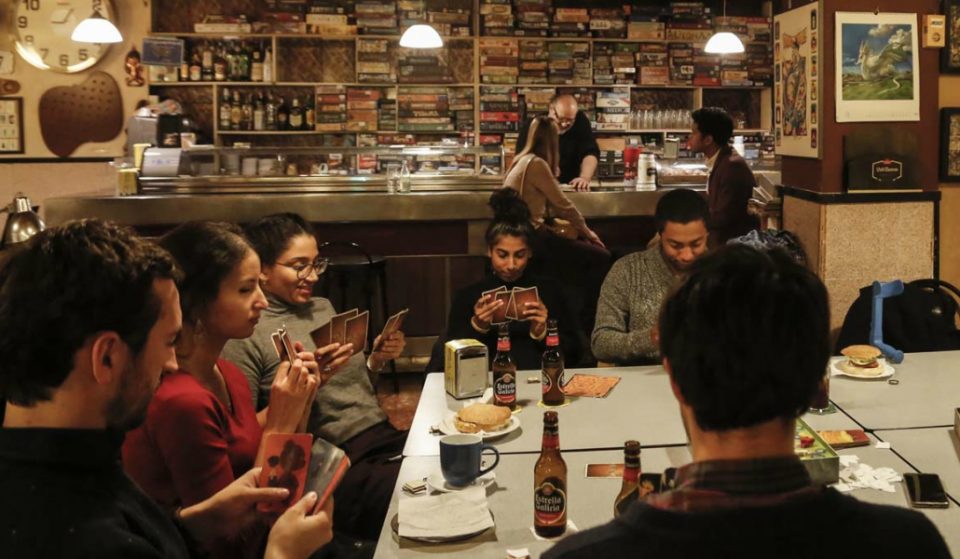 4 bares de Barcelona donde los juegos de mesa son los reyes del menú