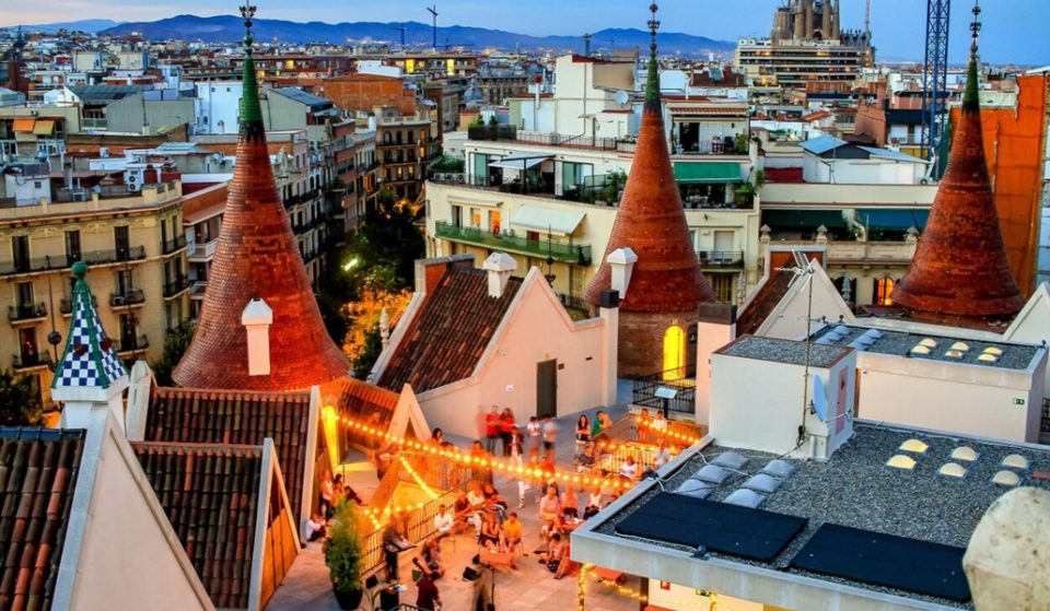 Cerveza y concierto en la azotea de un mítico edificio modernista que nunca has visitado
