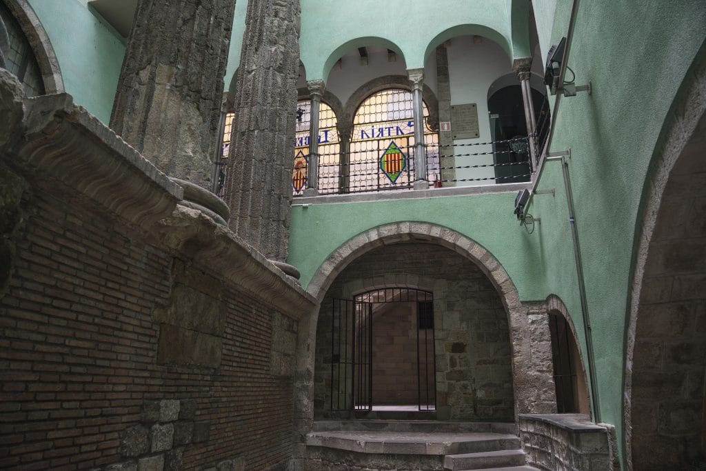 El Templo de Augusto, una maravilla romana en medio de Ciutat Vella