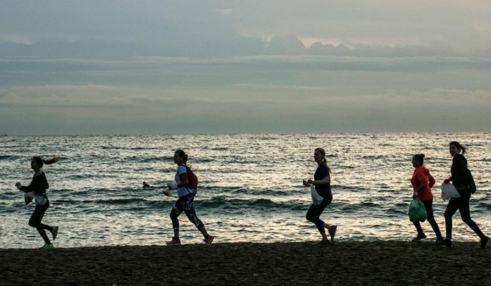 Plogging: el deporte de moda consiste en recoger residuos mientras corres