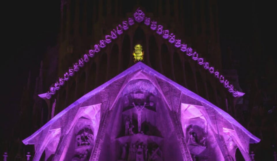 La Sagrada Familia ofrece (GRATIS) un espectáculo lumínico